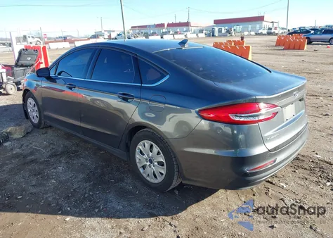 2020 Ford Fusion S z USA, uszkodzony, nr VIN 3FA6P0G73LR245281